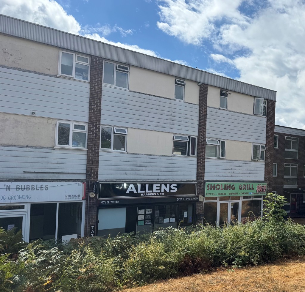 Lot: 89 - FREEHOLD FOUR STOREY MIXED COMMERCIAL AND RESIDENTIAL INVESTMENT - Larger Block View